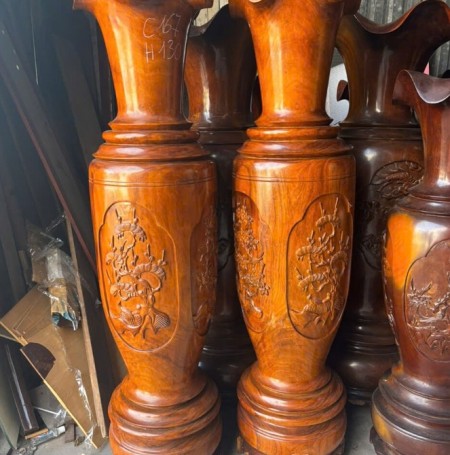 Cặp Lục Bình Gỗ Đỏ Thanh Lý Giá Rẻ – Gỗ Đẹp, Dáng Chuẩn, Mua Ngay Kẻo Lỡ